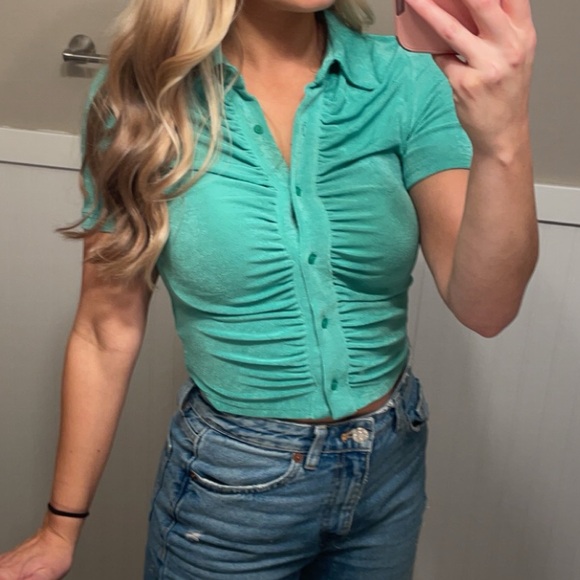 *5/$20 or 3/$15* Ruche Decision Green Ruched Short Sleeve Button-Up Collared Top - Picture 9 of 9